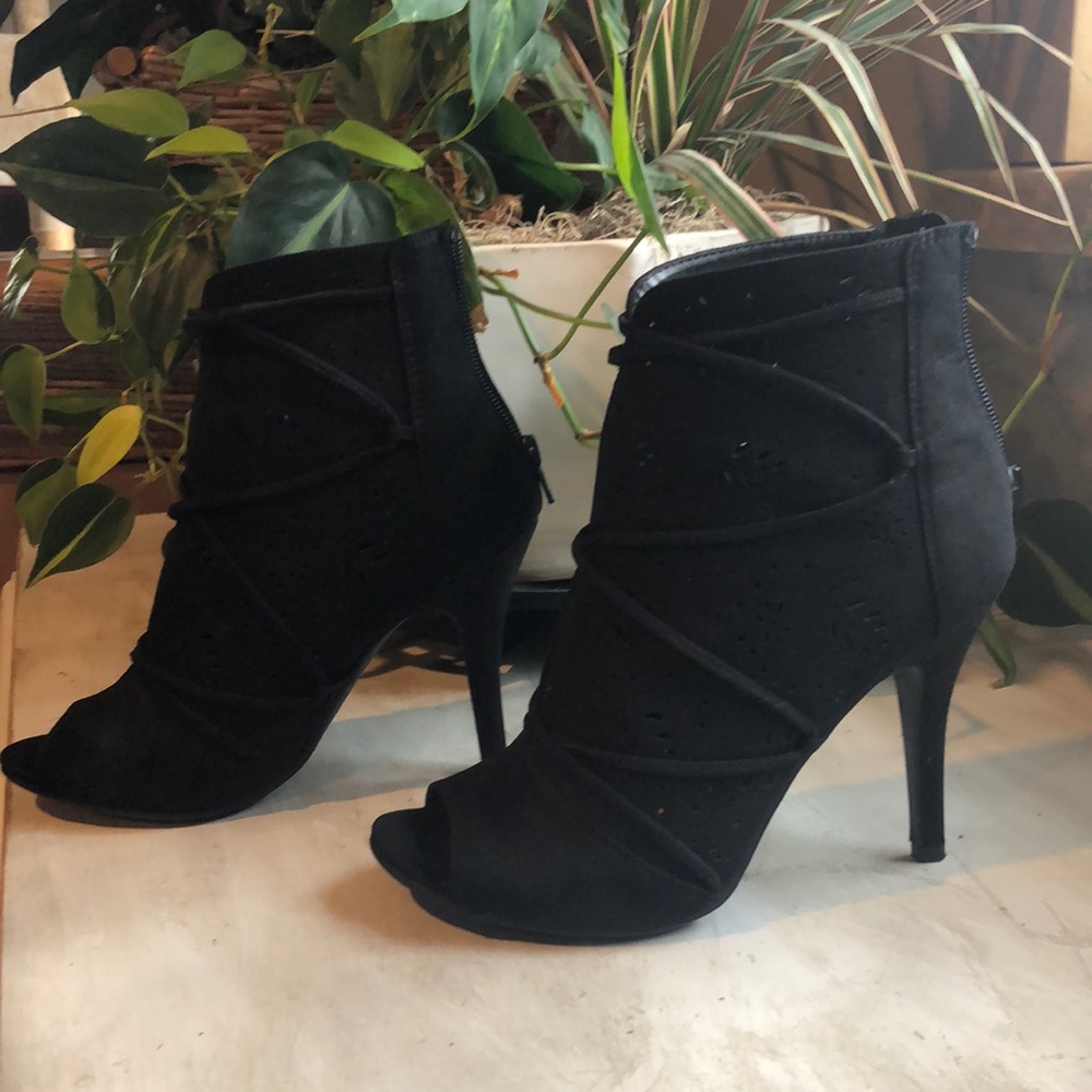 Women’s black peep-toe heels